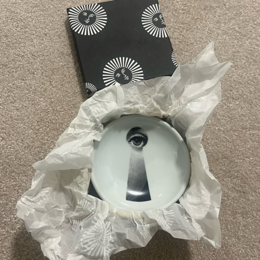 Fornasetti Tema E Variazioni N14 Keyhole Round Ashtray new in box Made in Italy